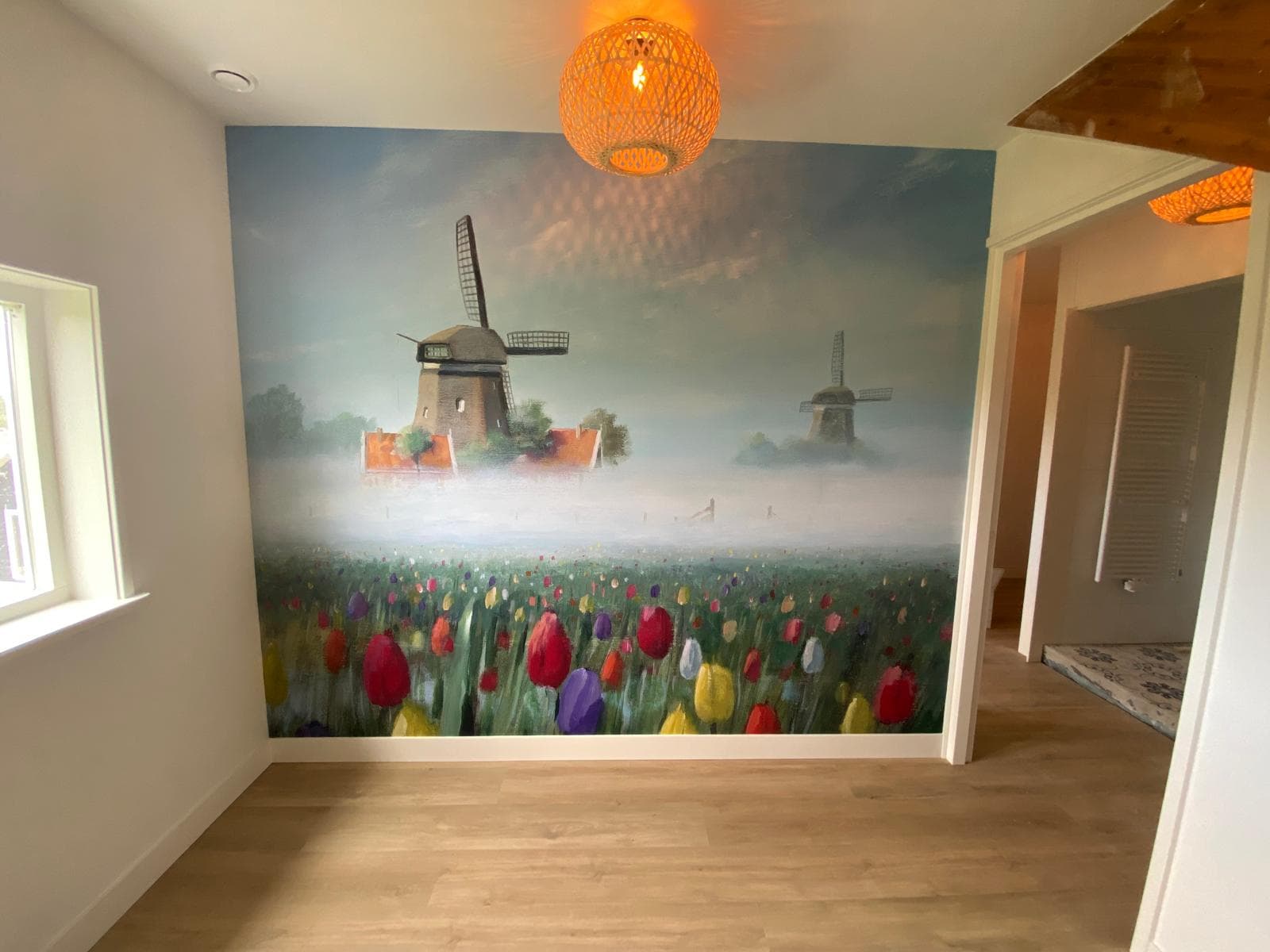 Echt Noord Hollands gevoel dankzij de muurschildering van Stammes Schilderwerken in deze kamer